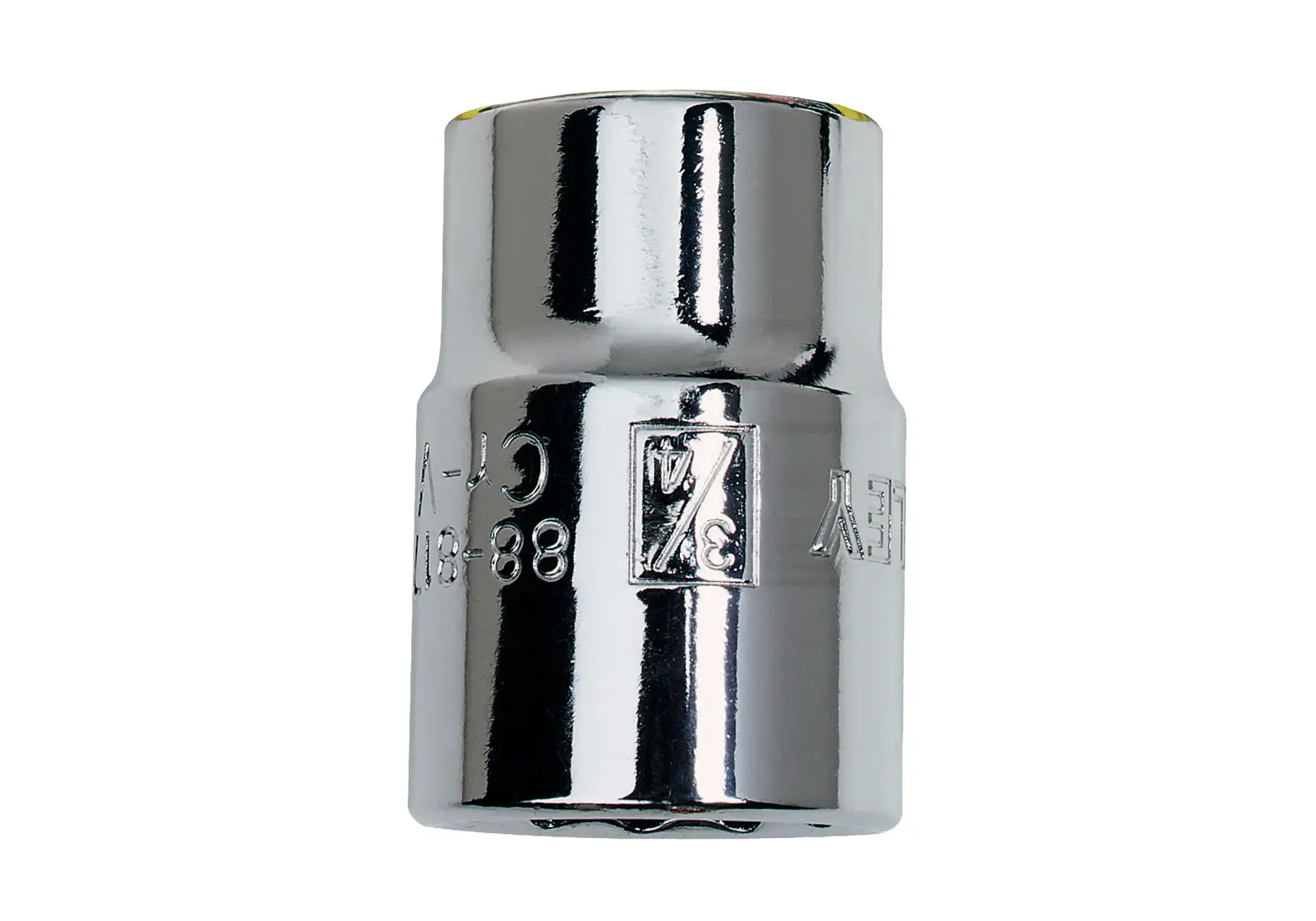 STANLEY 4-88-819 vaso acabado cromo, fotografía de herramienta sobre fondo blanco, ángulo frontal.